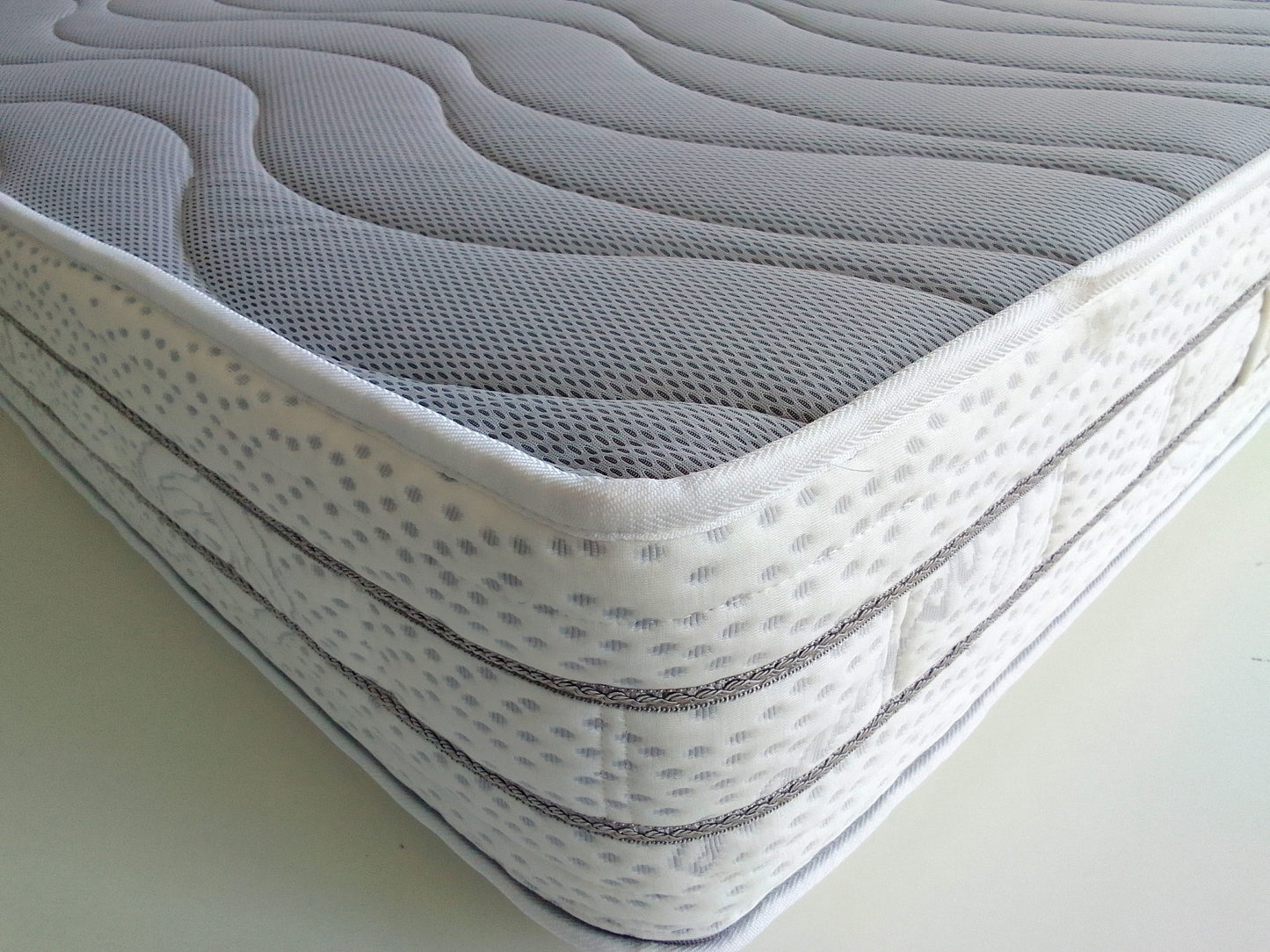 Semi-firm mattress with pocket springs and memory foam, 28 cm high, summer and winter sides - SATURNO