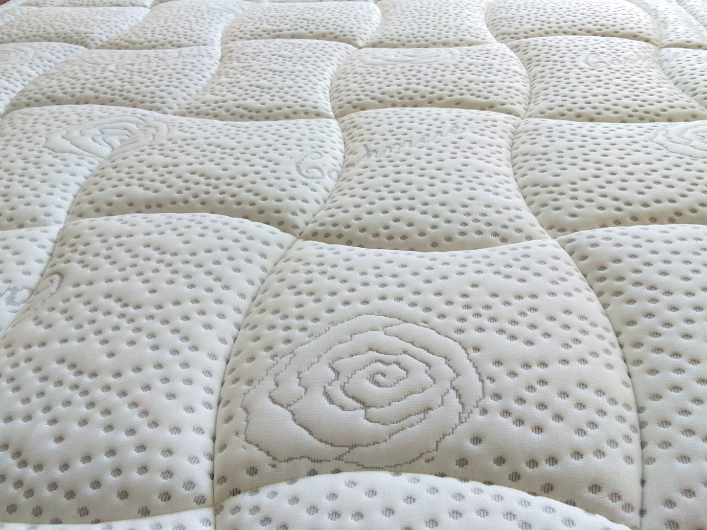 Semi-firm mattress with pocket springs and memory foam, 28 cm high, summer and winter sides - SATURNO