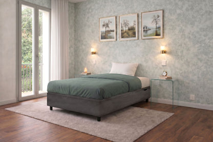 Letto Scrigno Grigio ambientato